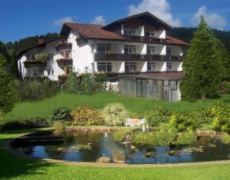 Cafe Sattler, Hotel Garni, Ferienwohnungen-Gästezimmer. Cafe Sattler, Hotel Garni, Ferienwohnungen-Gästezimmer.