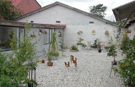 Hørsted: Lejlighed og hytter