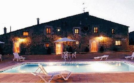 Casa Rural Mas Peraquintana (Cal Masover, la Cort i el Galliner) Casa Rural Mas Peraquintana (Cal Masover, la Cort i el Galliner)