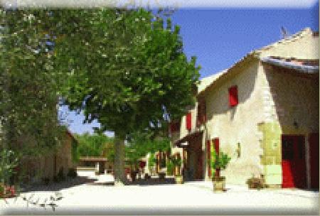 Domaine Du Grand Lauron : entre Avignon et Aix en Provence (Parc régional du Lubéron Vaucluse)