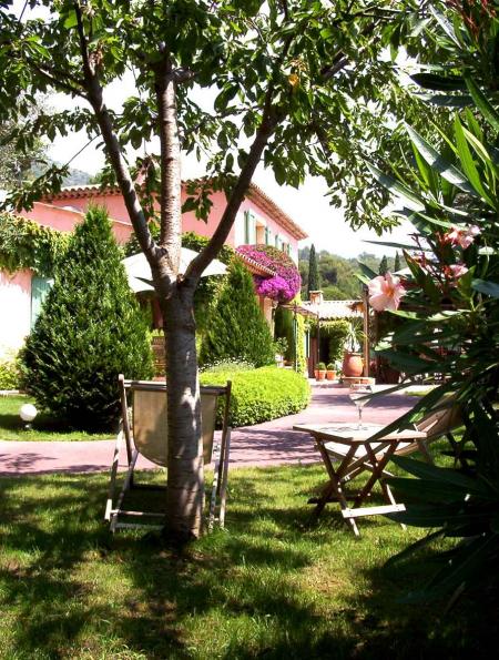 Le Mas Des Cigales - Bed and Breakfasts