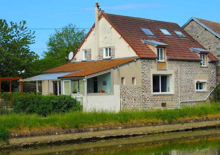 LA MAISON AU BORD DU CANAL CHAMBRE DHÔTES