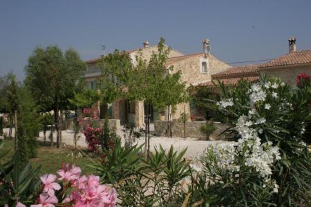 LOCATIONS DES ALPILLES LOCATIONS DES ALPILLES