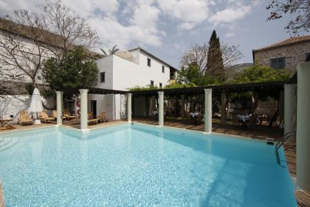 Bratsera Traditional Hotel