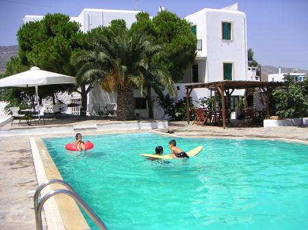 Tzane Apartments - Steps away from Golden Beach