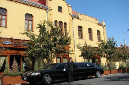 Dübögő Hotel Restaurant and Wedding House