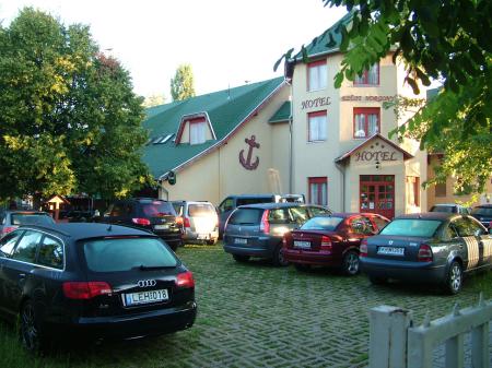 Tiszaparti Rokonok Szálloda és Étterem