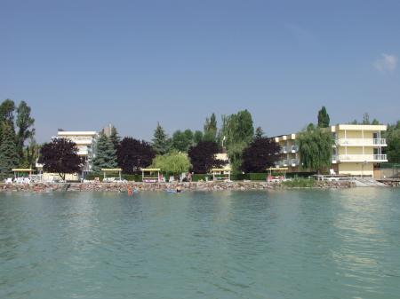 Balaton Glashotel Kft.