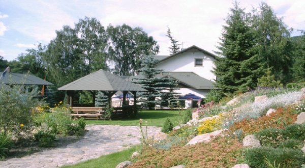 Nad Jedlicą. Hotel, bar