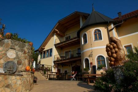  Turistična kmetija HLEBEC