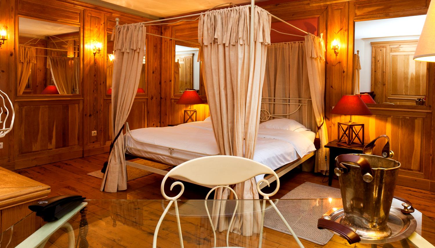 Manor Du Capitaine: Hébergement Chambres De Luxe Room Seminar And Weddings Bruxelles Hainaut Manor Du Capitaine: Hébergement Chambres De Luxe Room Seminar And Weddings Bruxelles Hainaut