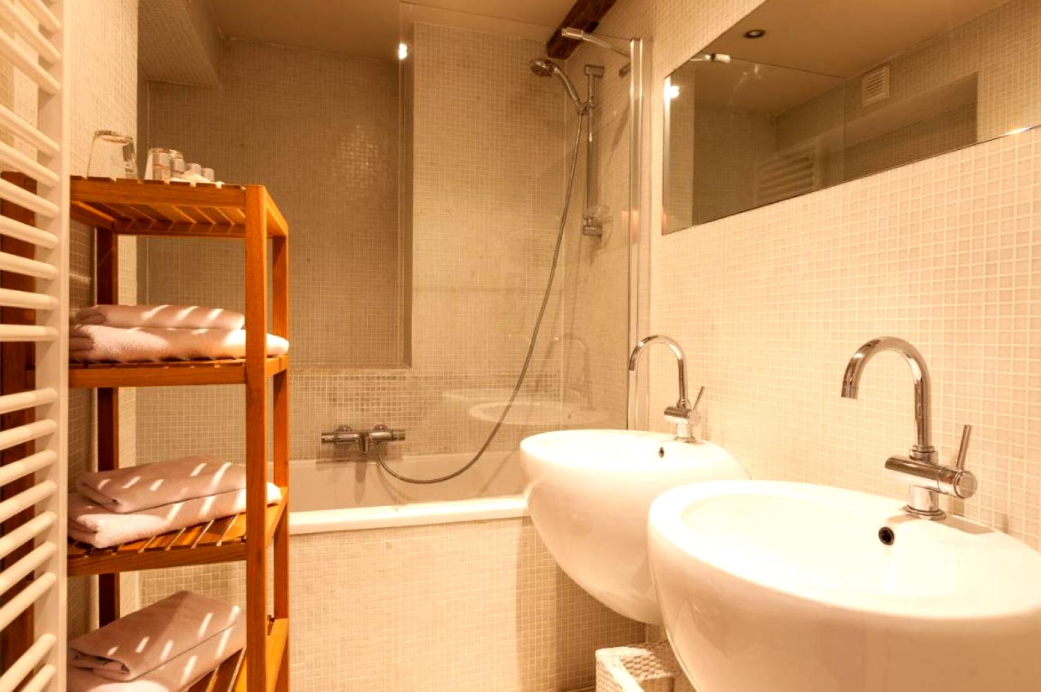 Hotel Diamonds and Pearls Hotel Diamonds and Pearls