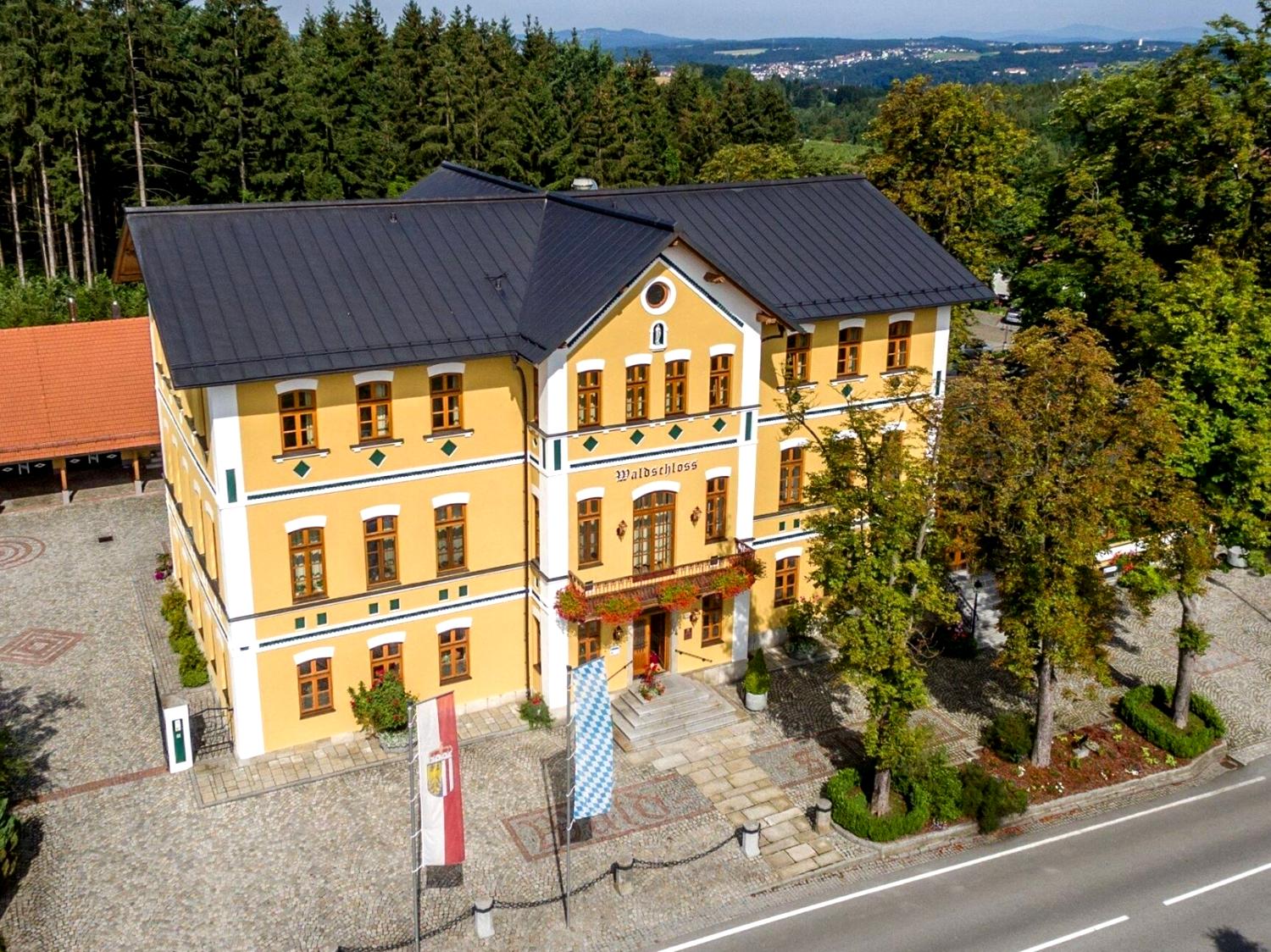 Hotel & Restaurant Waldschloss