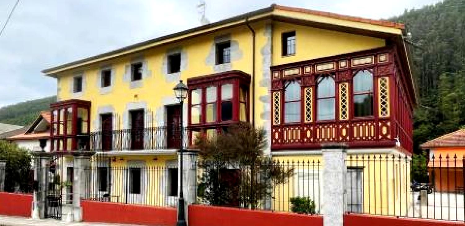 LA CASONA DE OTAÑES Rooms and apartments