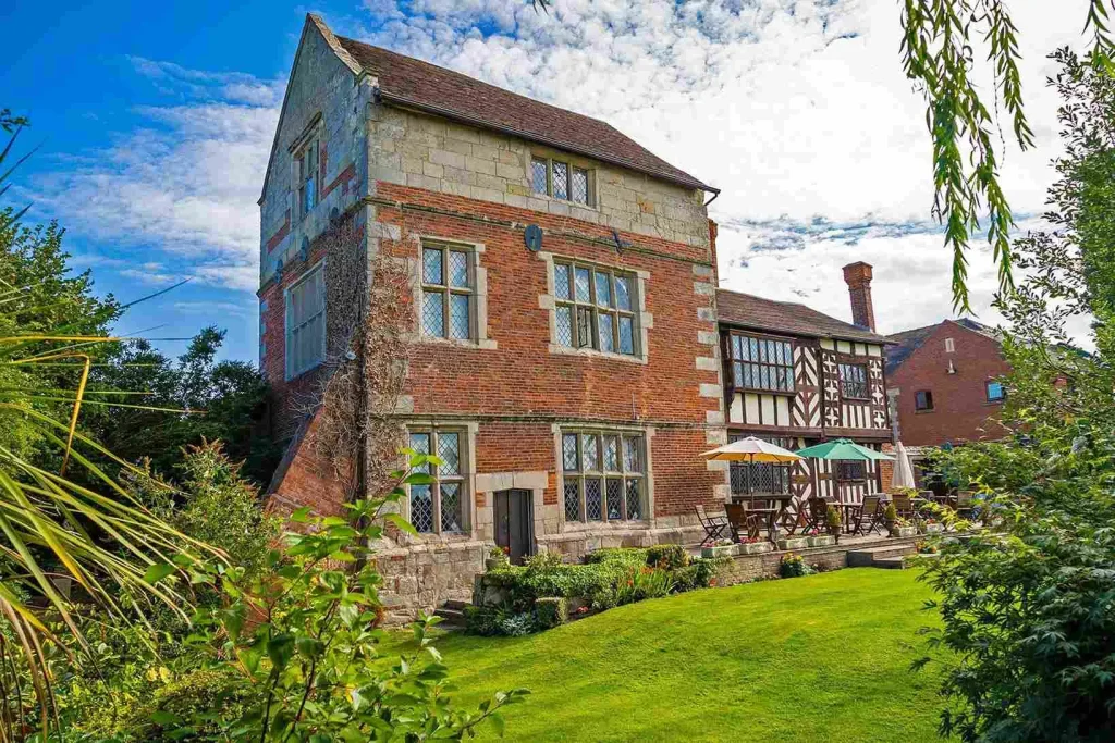 Albright Hussey Manor