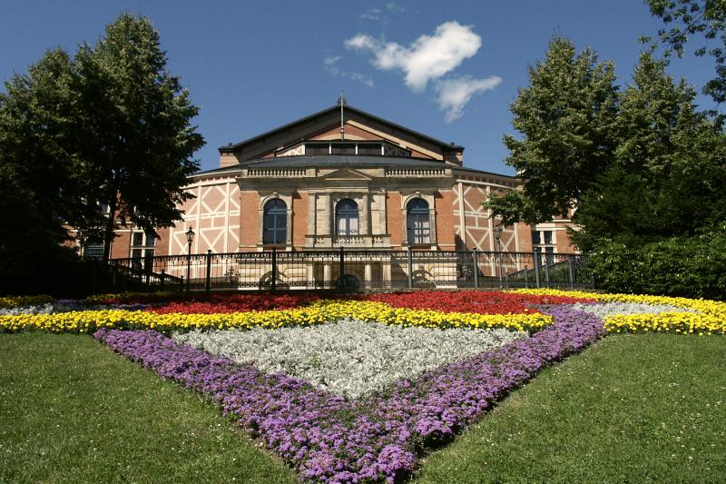 Bayreuth_Festspielhaus_2006-07-16.jpg