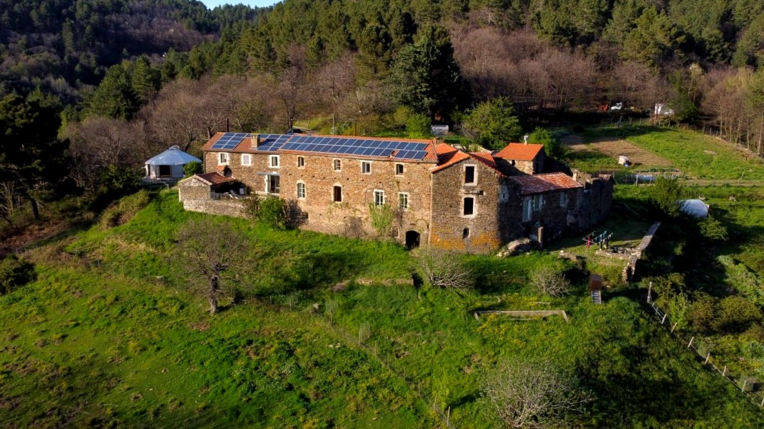 Lou Rey - Eco Hameau : Accueil de groupes - Gîte - Chambres et table dhôtes, Maison dhôtes écologique.