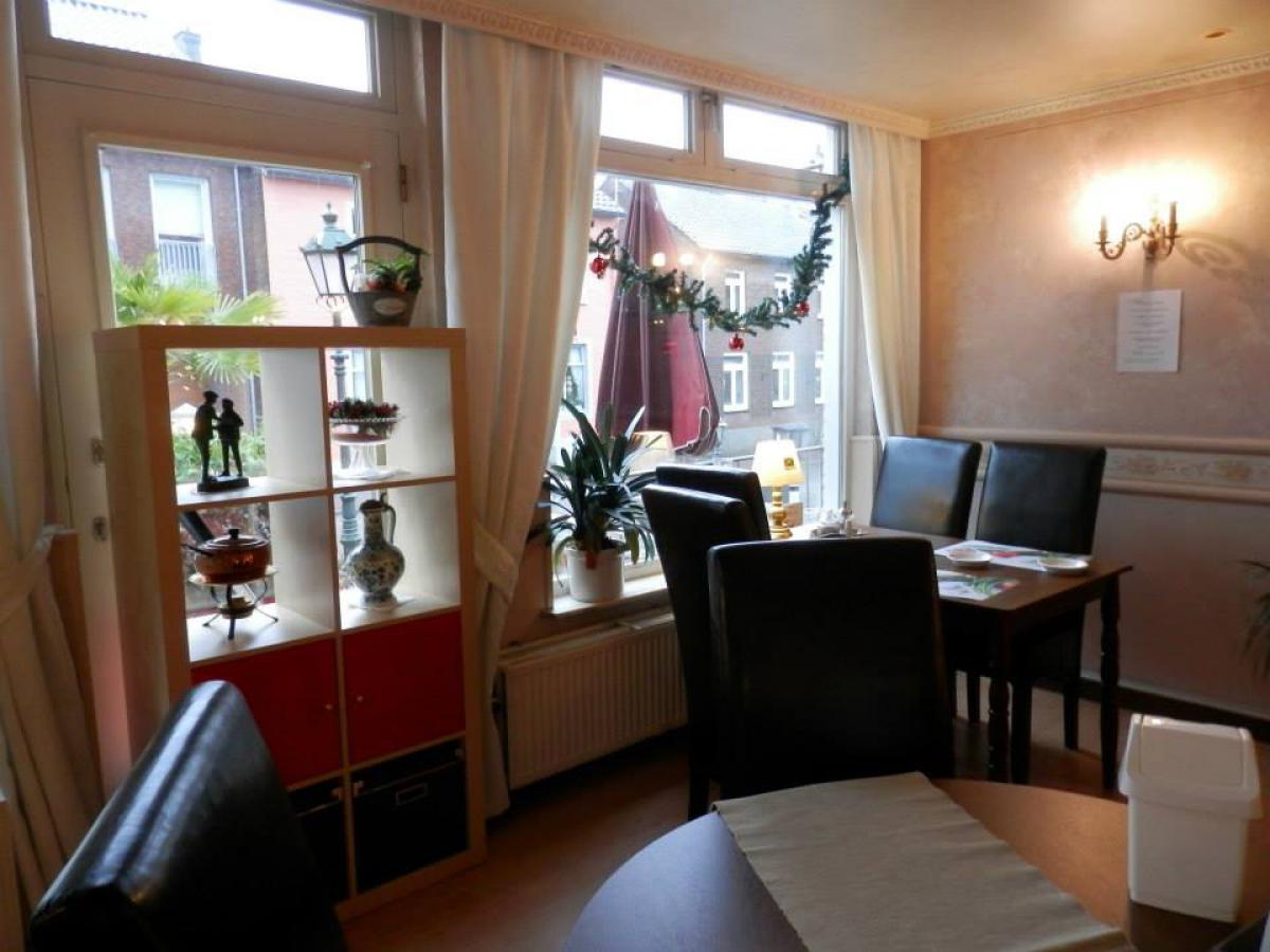 Hotel boats for rent