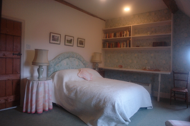bedroom2.jpg