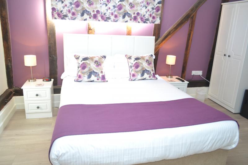Lakeside Room 5.JPG